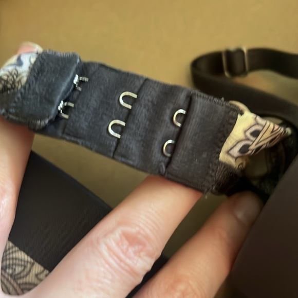 Victoria Secret 34b bio fit Demi uplift bra like new - Picture 6 of 6